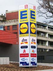 Monolith Werbepylon Bielefeld mit LED-Beleuchtung für repräsentative Unternehmensstandorte