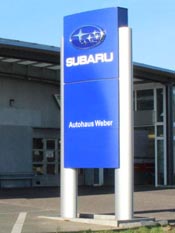 Pylon mit Werbung Duisburg