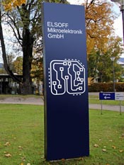 Werbestele als sichtbare Standortkennzeichnung für Firmenstandort in Mannheim